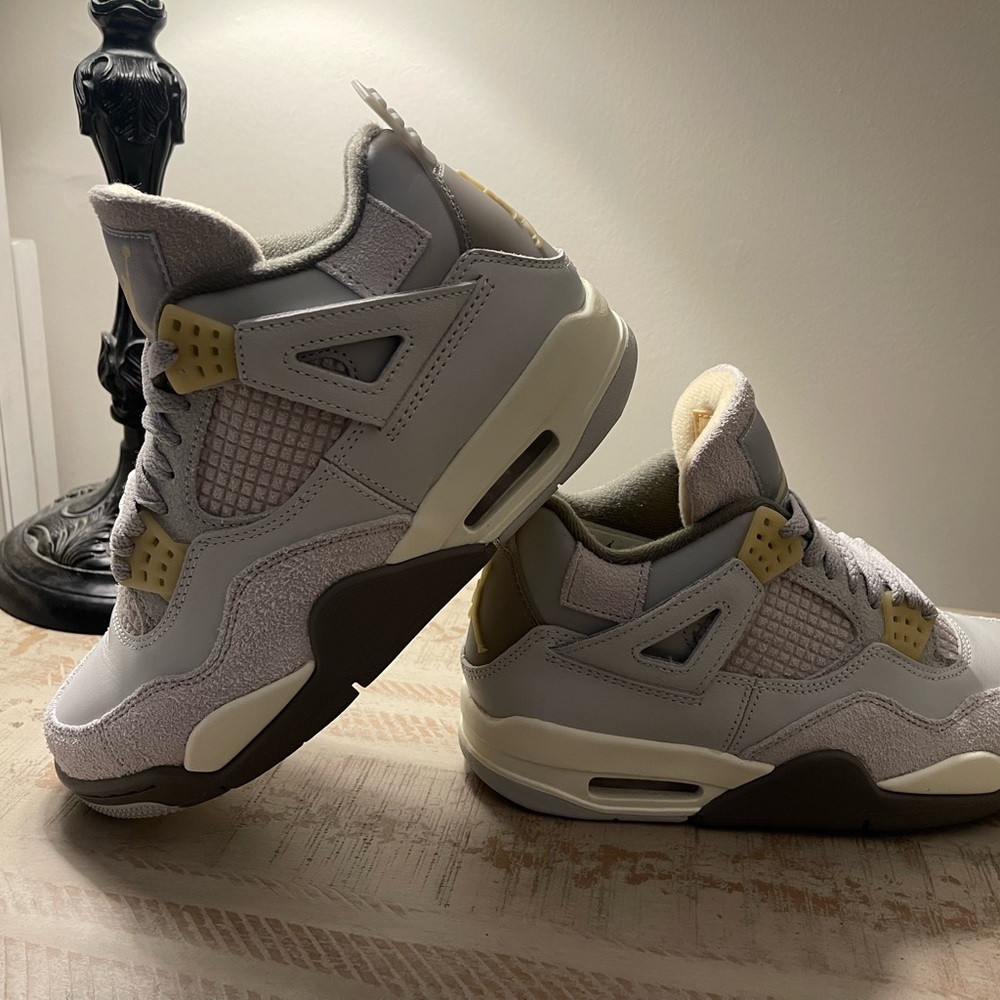 2023
Air Jordan 4 Retro SE Craft 'Photon Dust'
